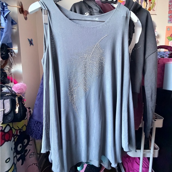 Sleeveless Top with Rhinestone Design - Picture 3 of 3